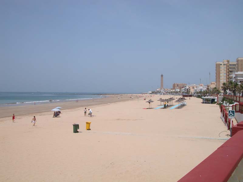 Strand und Leuchtturm 