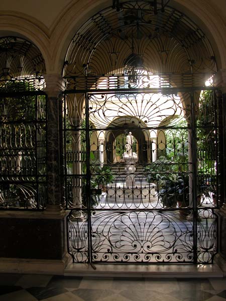 Kühler Innenhof 