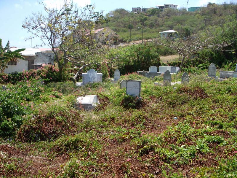 Friedhof vor dem Einkaufszentrum 