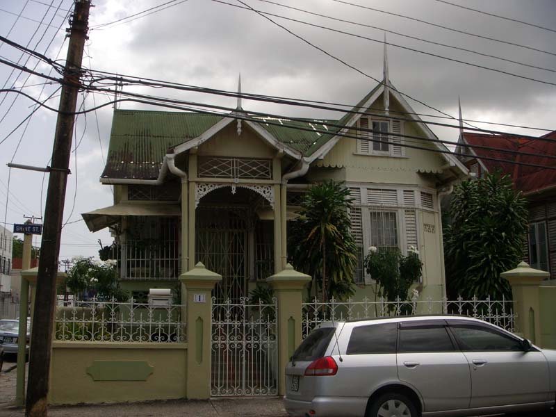 Wannenholz in Port of Spain 