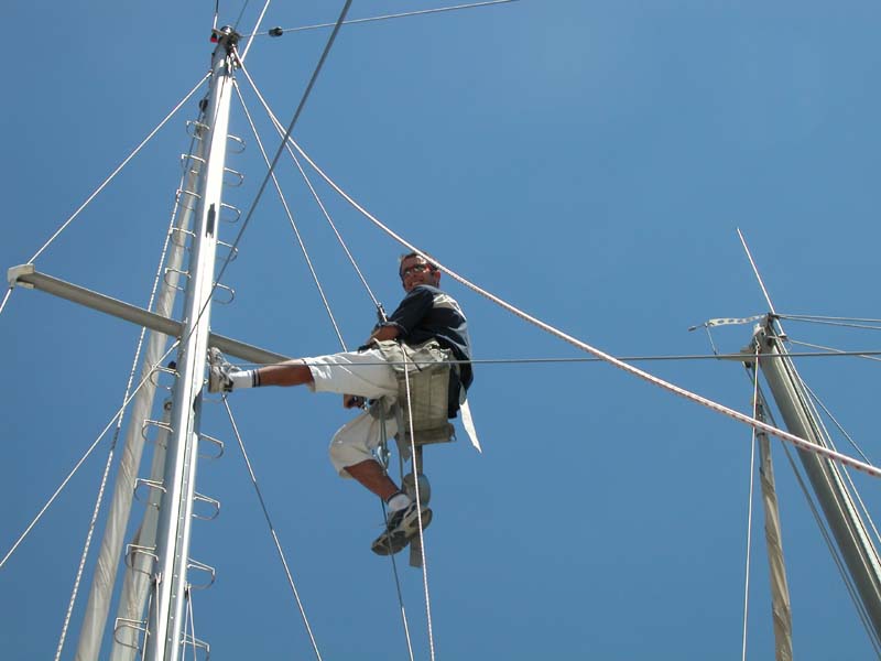 Sylvain von Vega Voiles hängt im Mast (Juli 2005) 