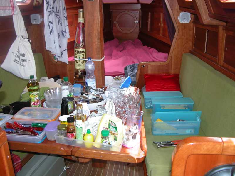 Ausgeräumtes Küchenschapp, Gibraltar (März 2006) 
