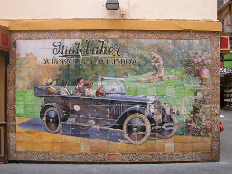 Kachelwand in der Einkaufsstrasse, Sevilla (Juni 2006) 