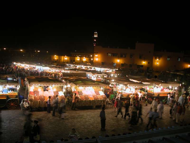 Djemaa el–Fna, Hauptplatz in Marrakesch, Marokko (August 2006) 