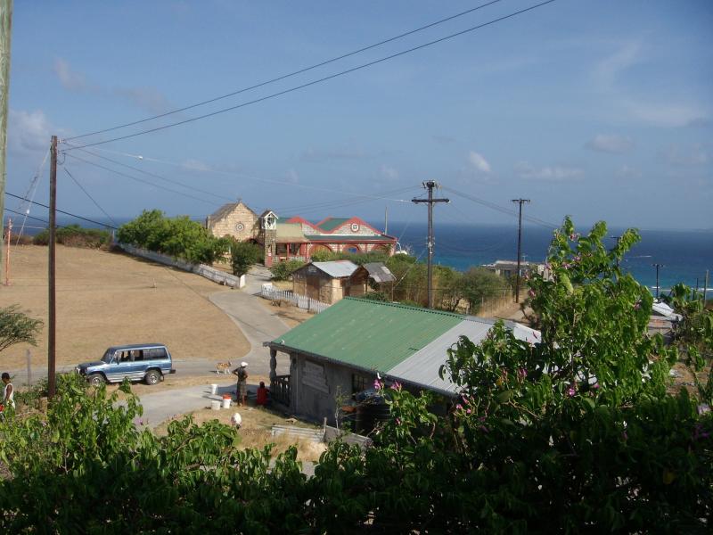 Blick auf die Kirche von Mayreau, The Grenadines (Mai 2007) 