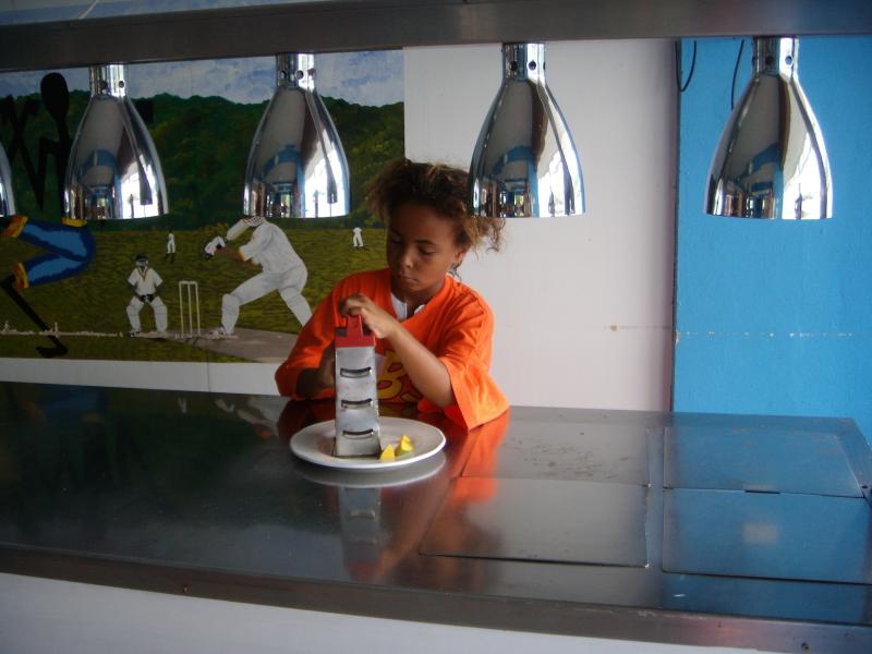 Nachwuchsköchin, St. George’s, Grenada (Juni 2007) 