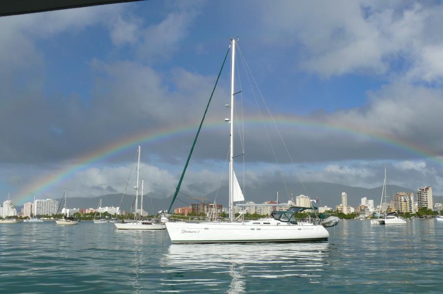 Regenbogen über dem sonnigen Porlamar 