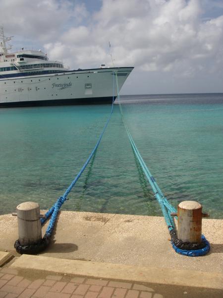 Freewinds sicher vertäut 