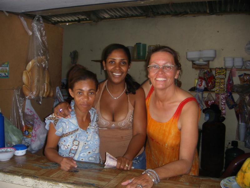 Serviertochter, Wirtin und Ariane 
