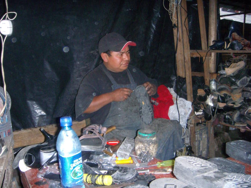 Schuhmacher in Chichicastenango 