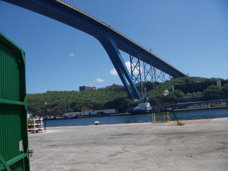 Die grosse Brücke von Punda nach Otrobanda 