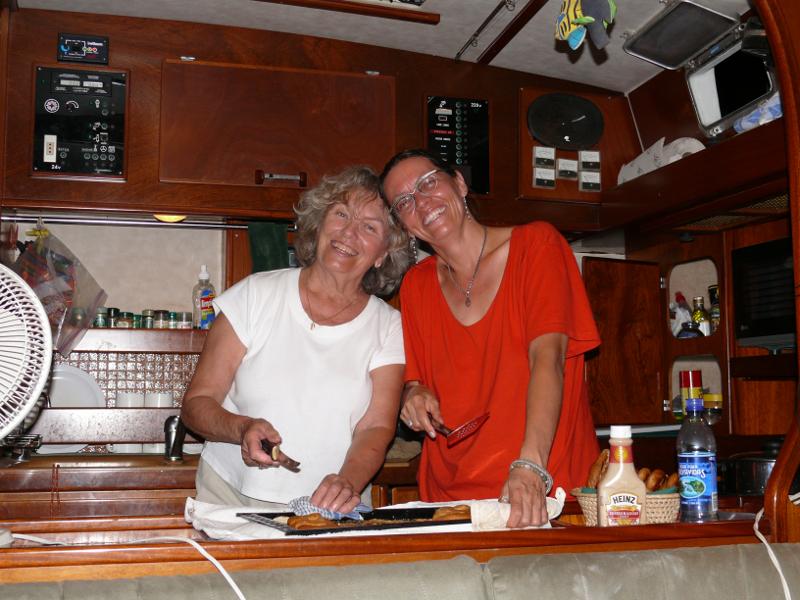 Trudy und Ariane beim Bretzel backen 