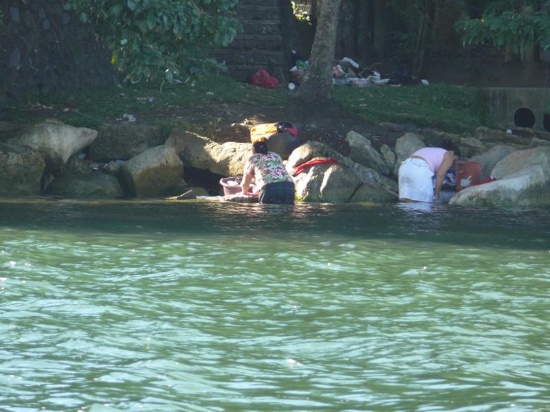Fleissige Waschfrauen unter der Brücke, La Fronteras  