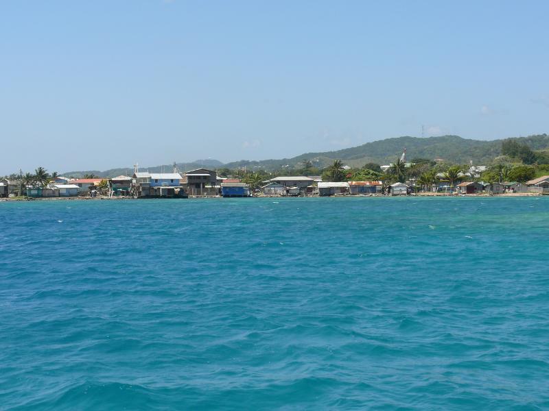 Waterfront von French Harbour  