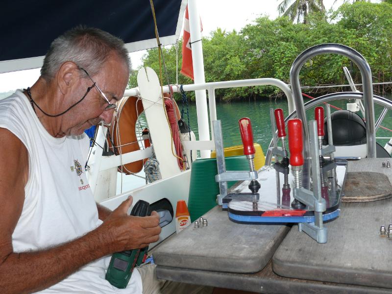 Martin arbeitet an der Luke  