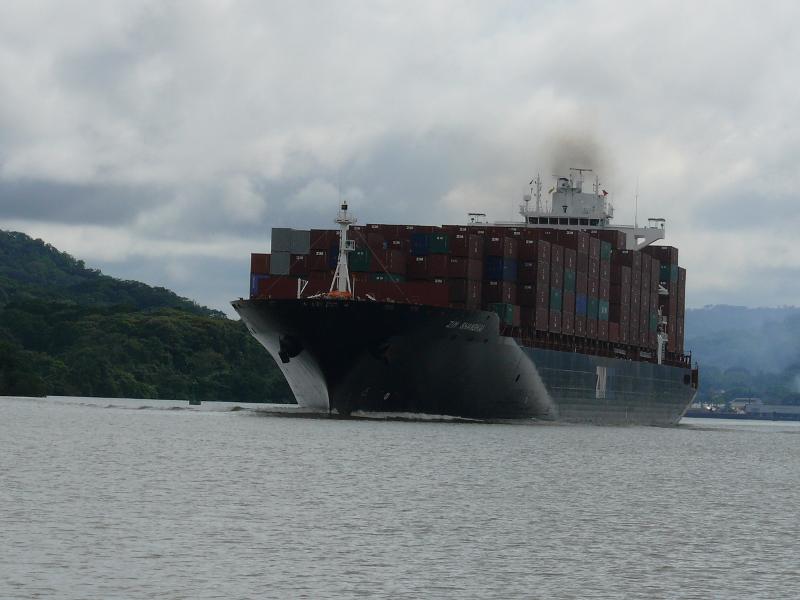 Das grösste Containerschiff, das wir kreuzten 
