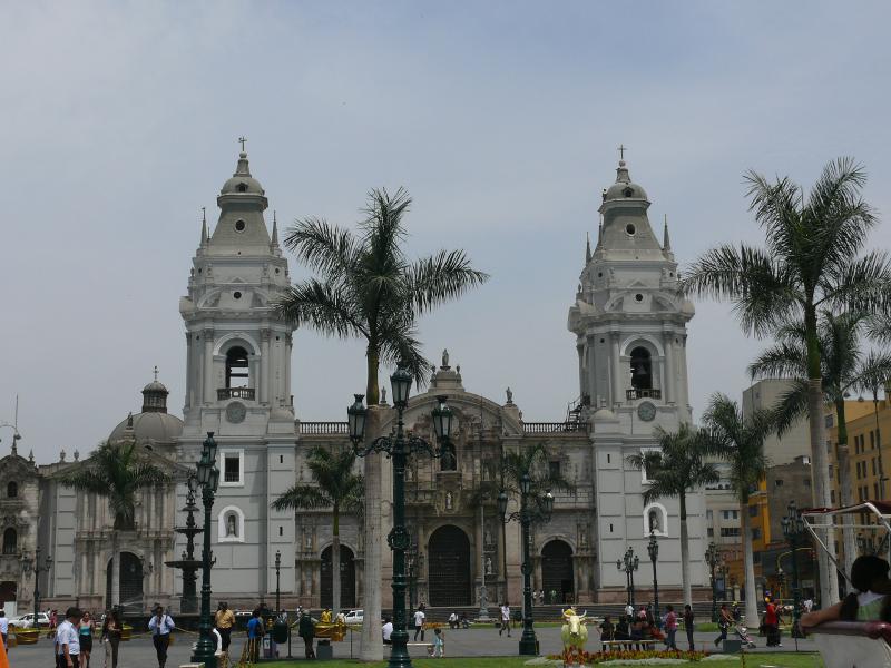 Kathedrale an der Plaza de Armas in Lima 