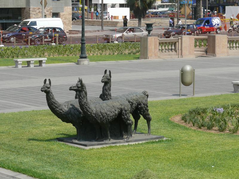 Lamas im Paseo de la República 