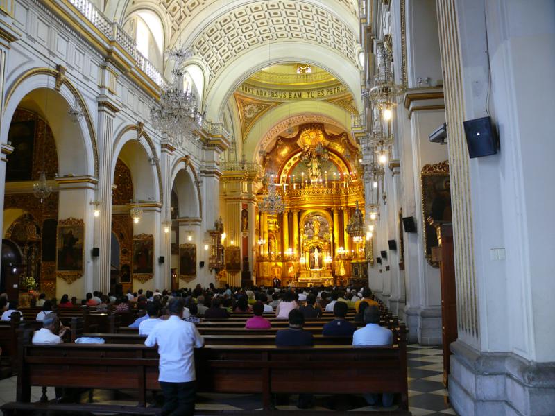 Hauptschiff der Iglesia de San Pedro 