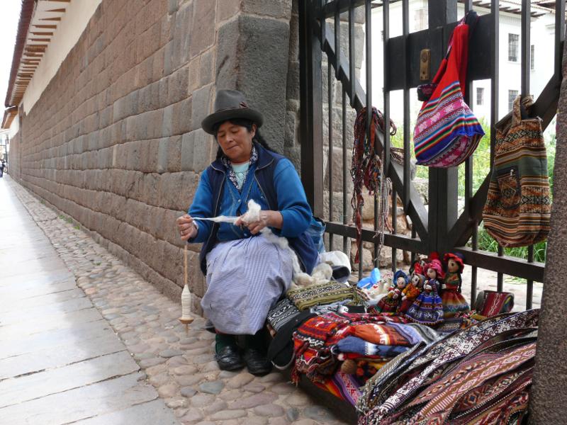 Wolle spinnen, Cusco, Peru 