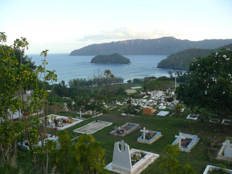 Friedhof von Atuona mit Gauguin und Brel 
