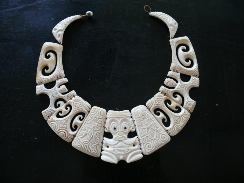 Traumhaftes, exorbitant teures Knochencollier von Felix 