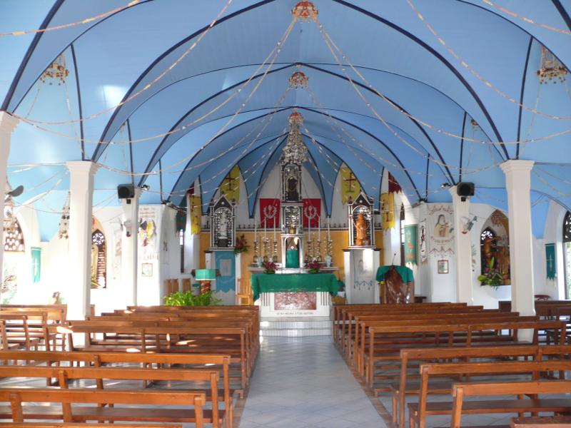 Mit Muschelsträngen geschmückte Kirche 