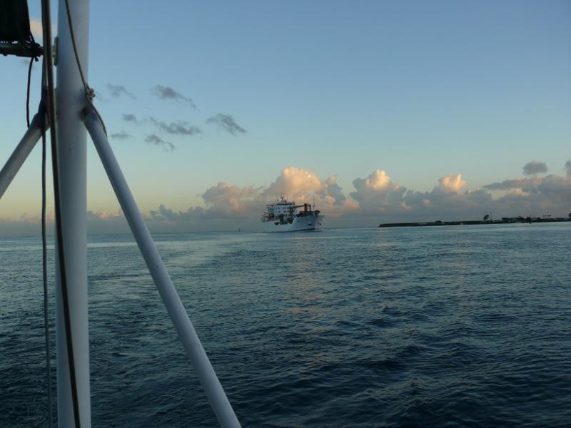 Kreuzfahrtschiff Aranui 3 folgt uns 