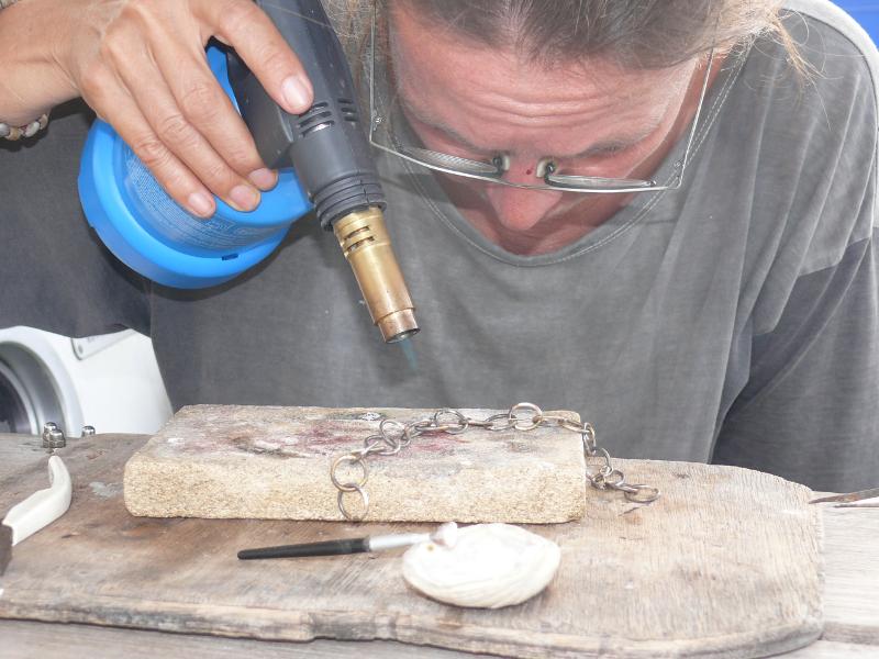 Schmückeln – heikle Lötarbeit 