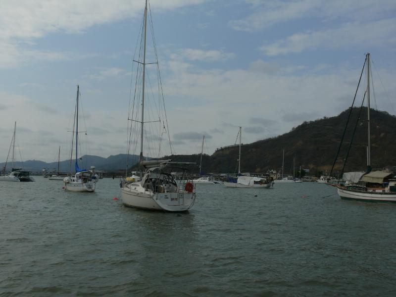Bojenfeld der Marina Puerto Amistad 