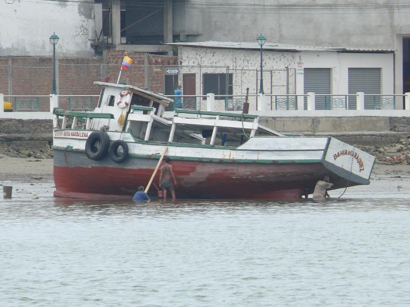 Fischerboot  beim Trockenfallen  