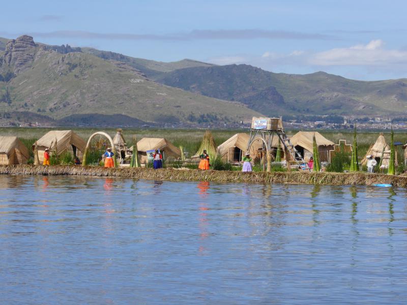 Bei den Uros auf dem Titicacasee 