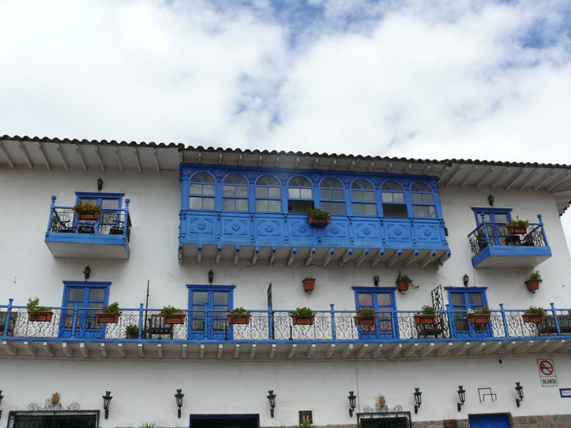 Blaue Balkone in Cusco, Peru 