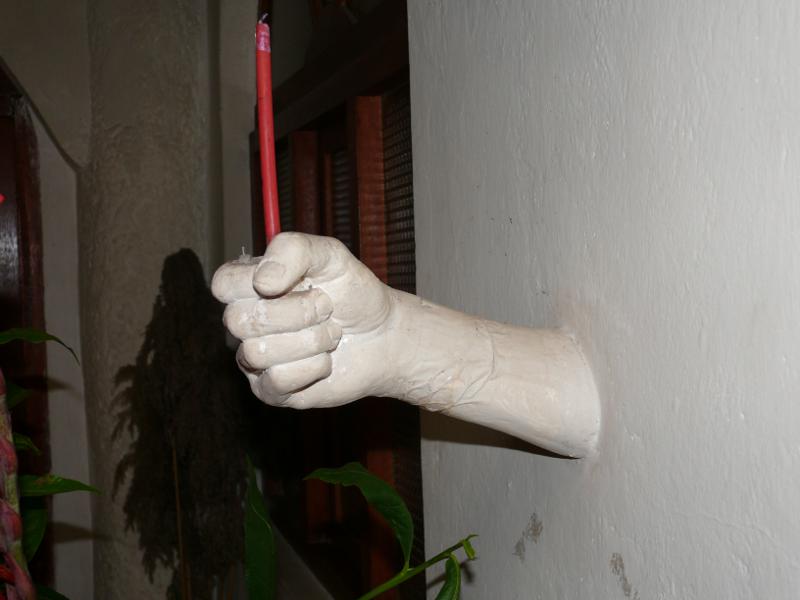 Herausragende Hand ;–), Pension Frankenstein 