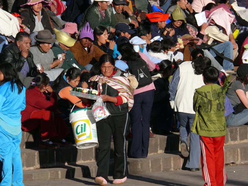 Warten auf die Karfreitagsprozession, Cusco 
