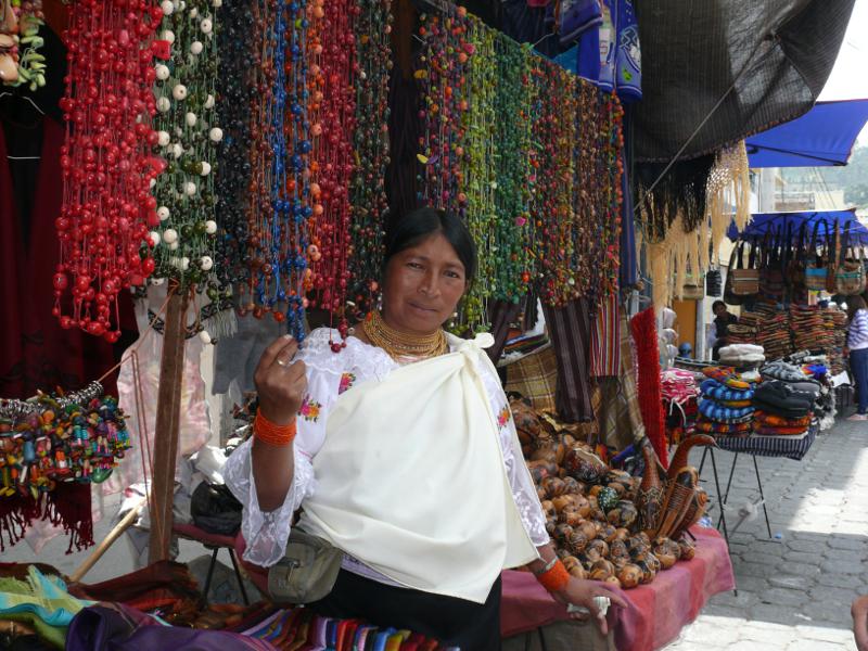 Verkäuferin von Taguaschmuck, Otavalo 