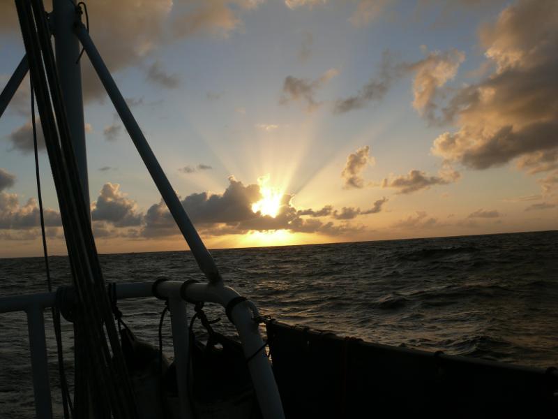 Sonnenaufgang auf dem Pazifik 