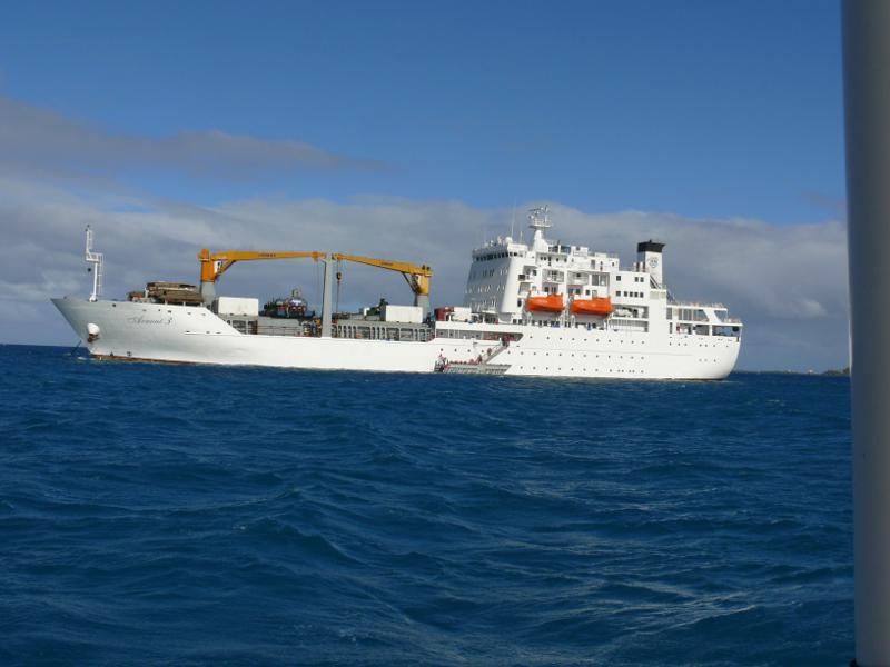 Aranui 3 besucht Fakarava 