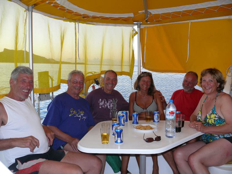 Hans, Rainer, Martin, Michaela, Wolfgang und Doris auf dem Chartercat Tiva 