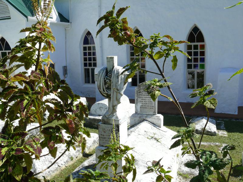 Friedhof bei der Hauptkirche von Aitutaki 