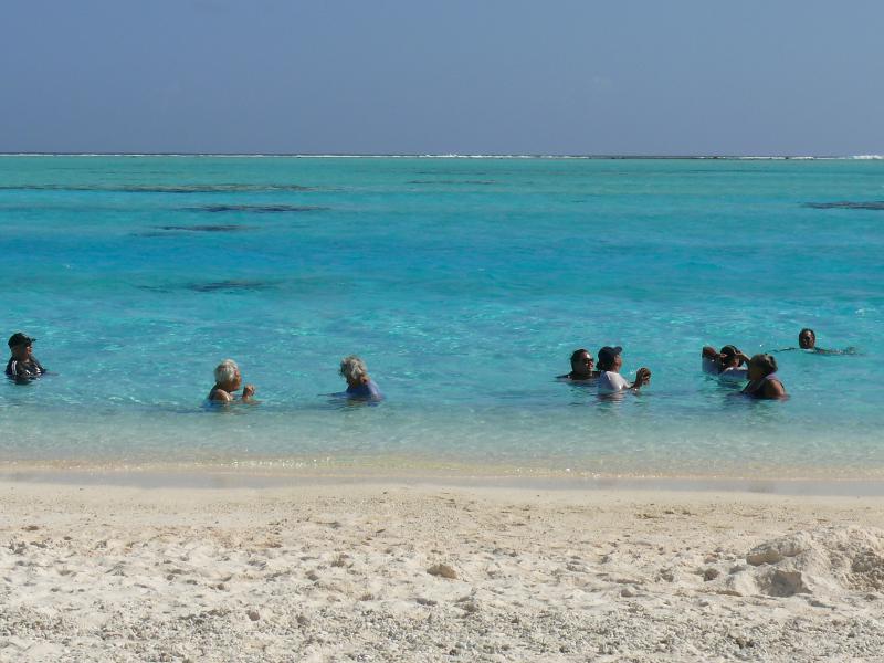 Alle Alter geniessen die Lagune 