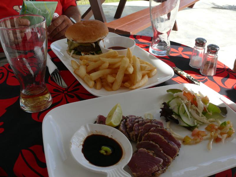 Roher Wahoo und Beefburger 