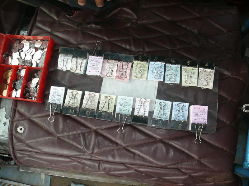 Bustickets und Kasse 