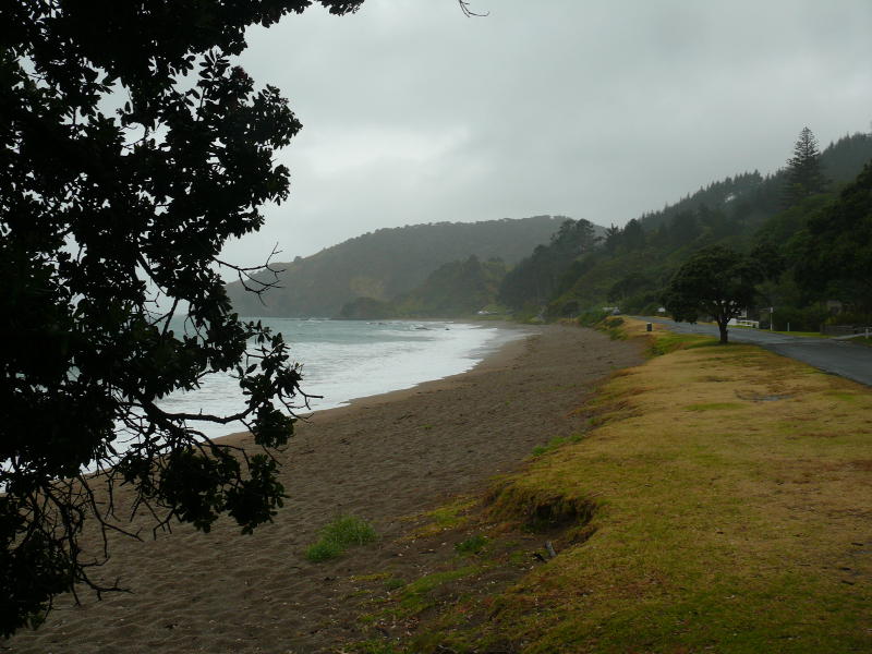 Strand in Russel bei Regen 