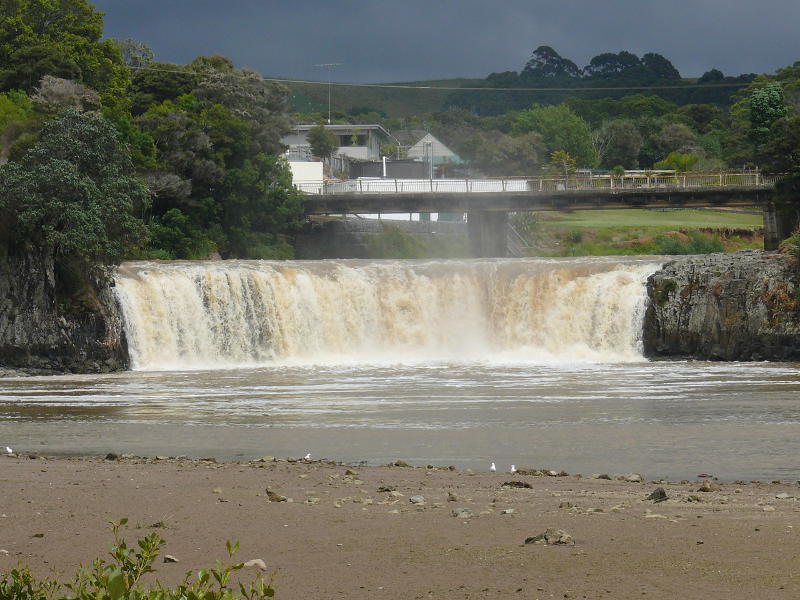 Haruru Falls 