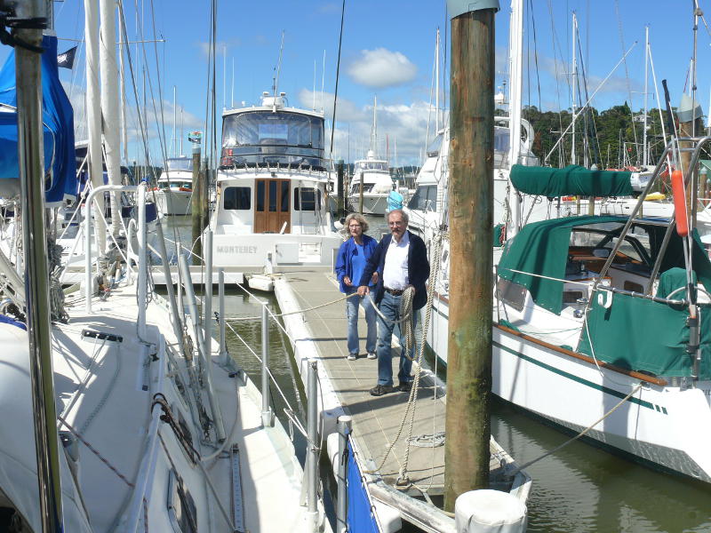 Helga und Hans Peter helfen uns ablegen 