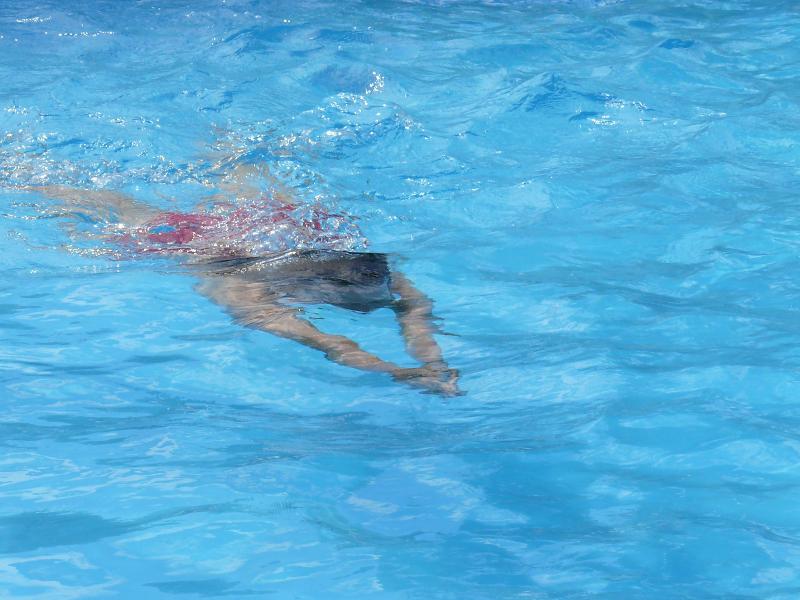 Genussvolles Schwimmen bei sommerlicher Hitze 