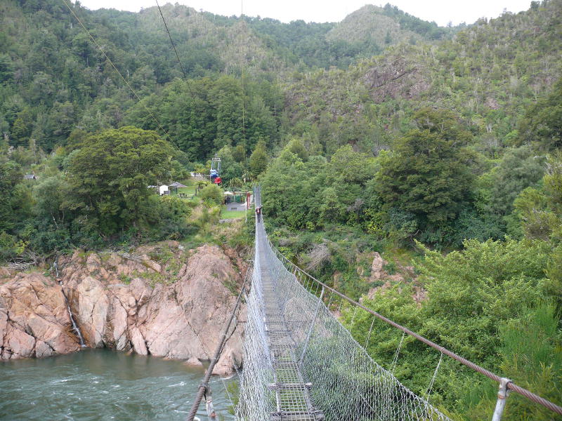 Die längste Hängebrücke bei Murchison 