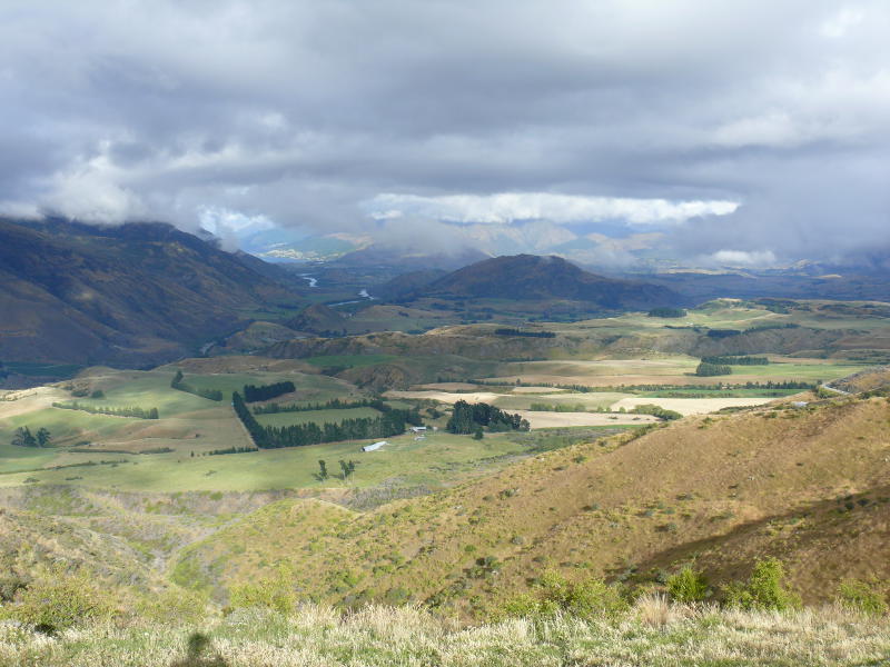 Blick auf Queenstown von der Crown Range Road aus 