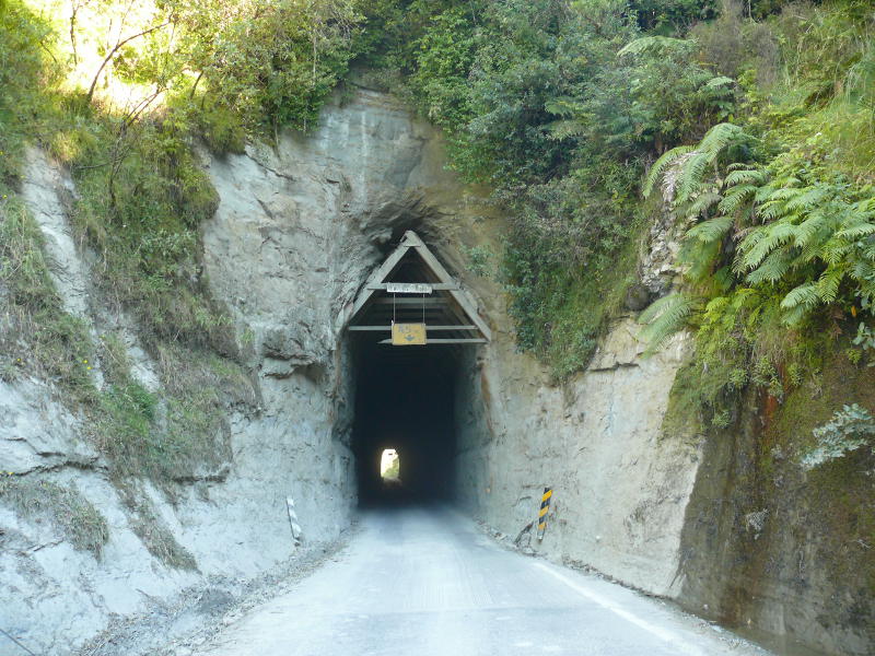 Moki Tunnel 